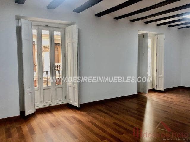 2 soveværelse Lejlighed til leje i La Seu, Valencia by - € 1.500 (Ref: 9100104)