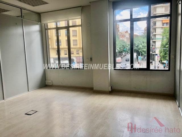 Bureau de 7 chambres à louer à Valence ville - 1 700 € (Ref: 9216610)