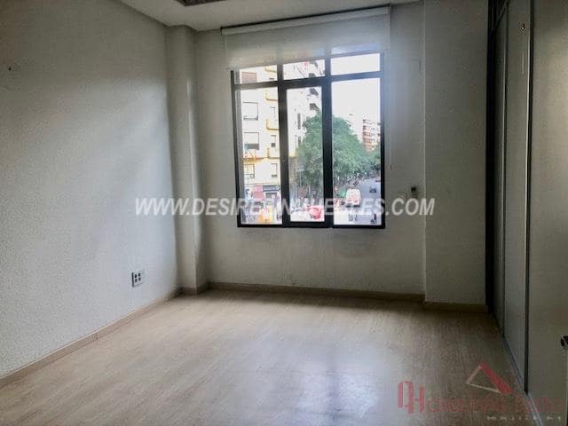 Bureau de 7 chambres à louer à Valence ville - 1 700 € (Ref: 9216610)