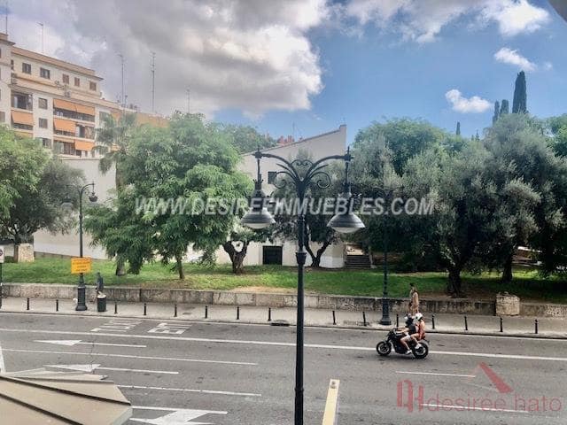 Bureau de 7 chambres à louer à Valence ville - 1 700 € (Ref: 9216610)