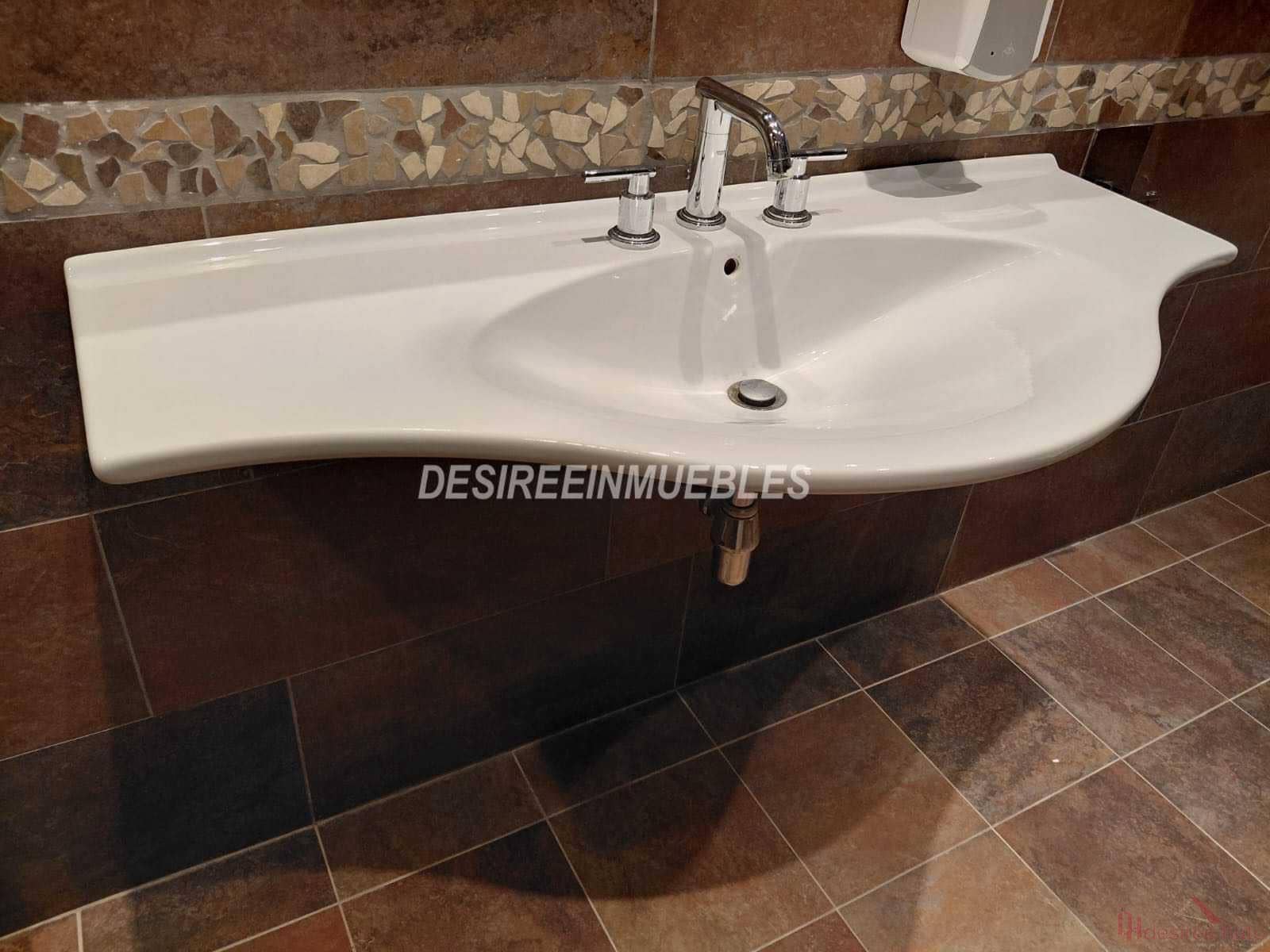 7 bedroom Office for rent in Valencia city - € 2,200 (Ref: 9438908)