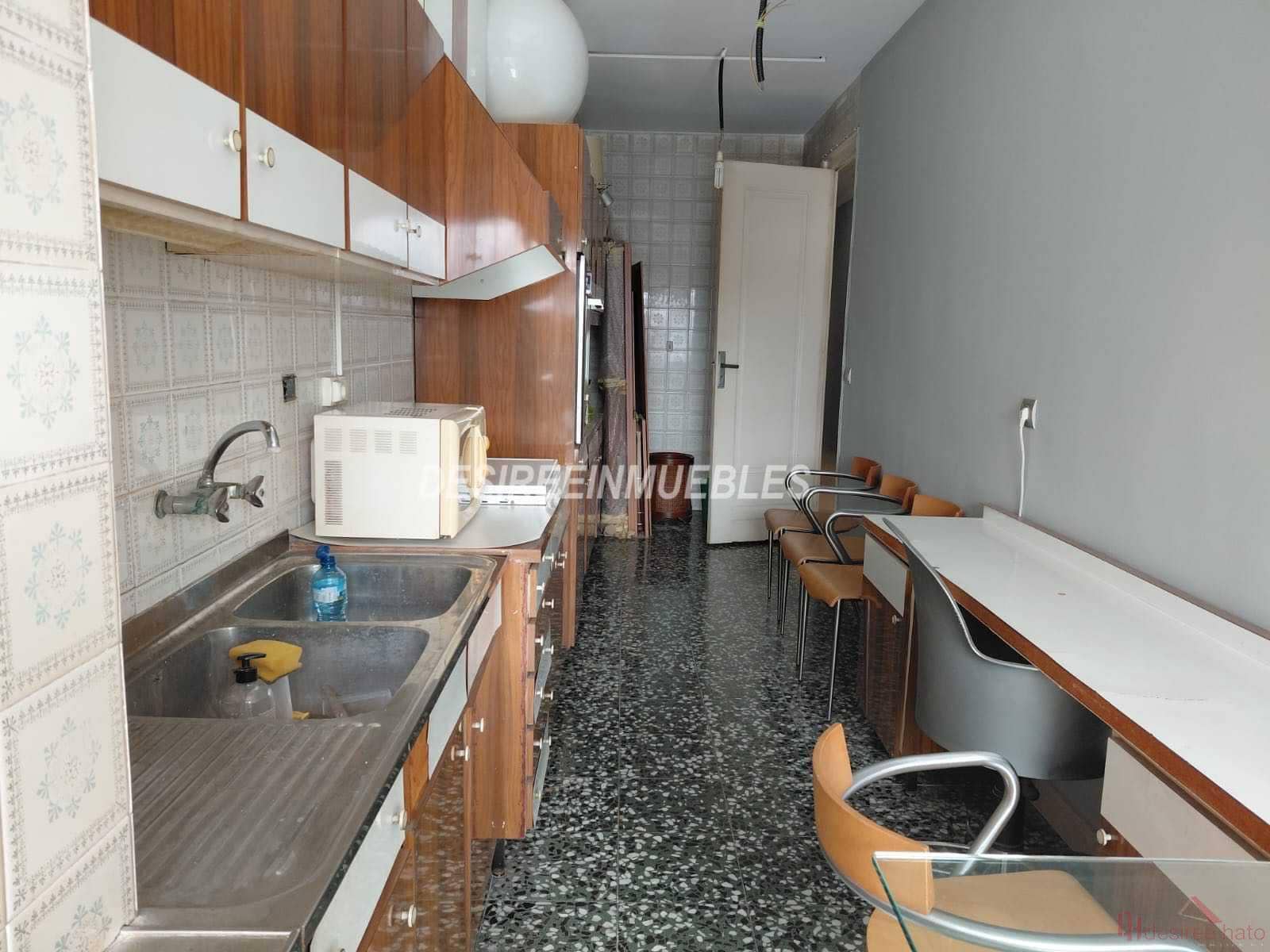 7 bedroom Office for rent in Valencia city - € 2,200 (Ref: 9438908)