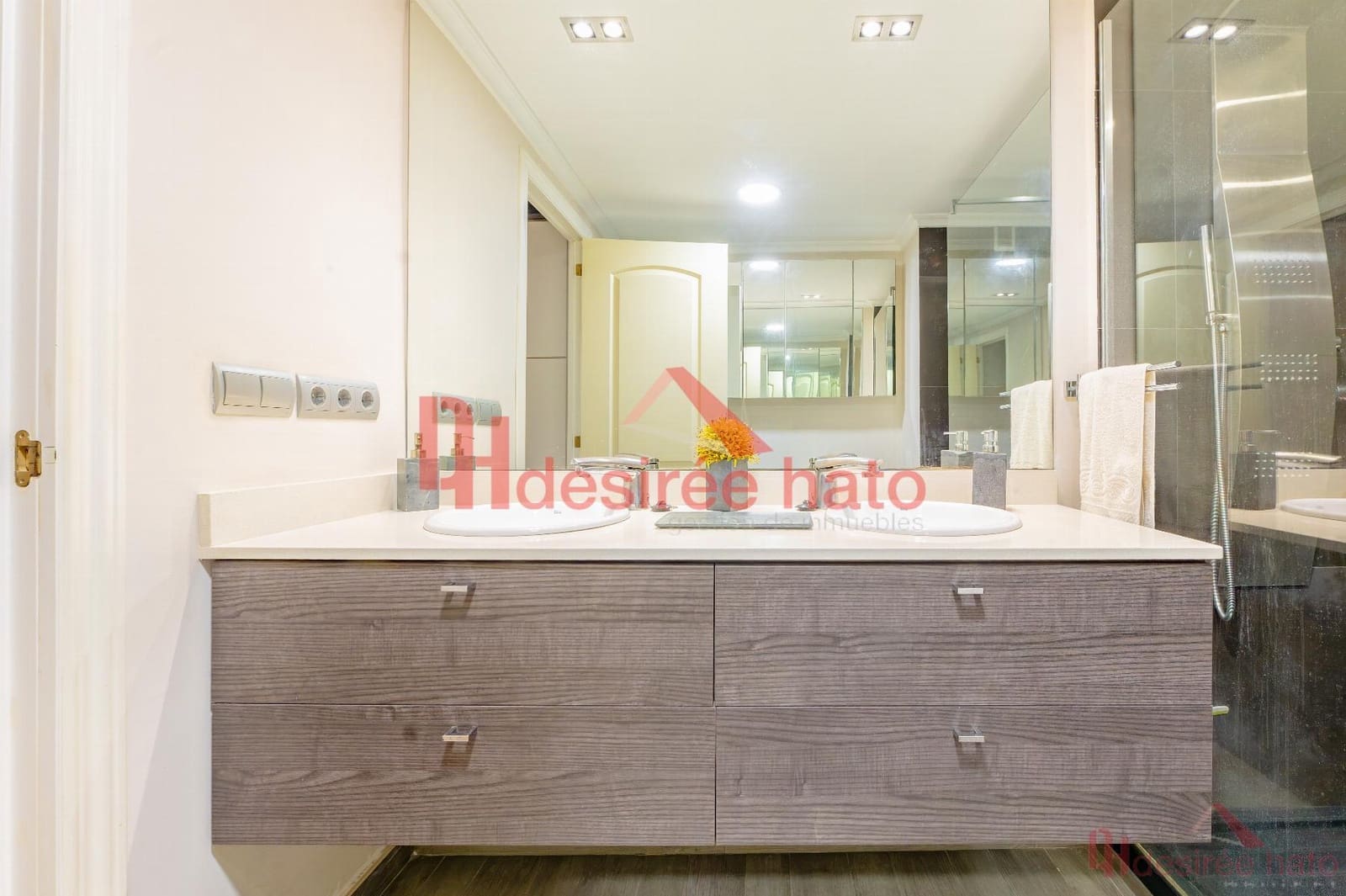 5 bedroom Flat for sale in Valencia city with garage - € 1,100,000 (Ref: 9448488)