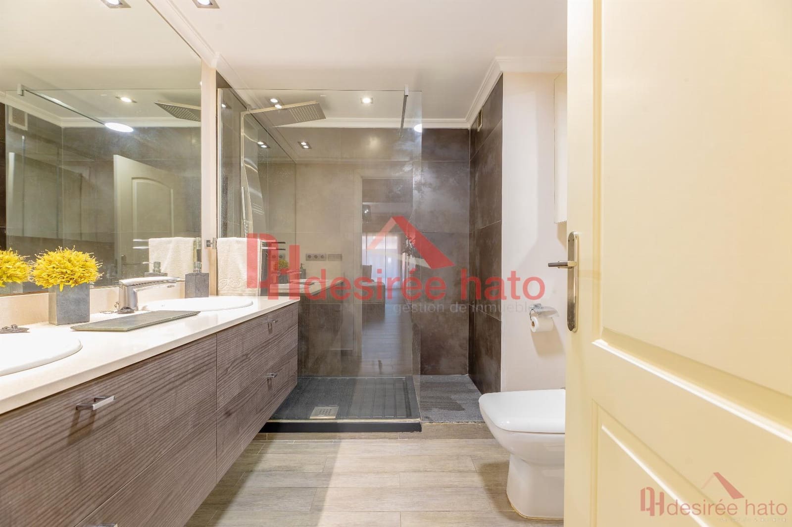 5 bedroom Flat for sale in Valencia city with garage - € 1,100,000 (Ref: 9448488)