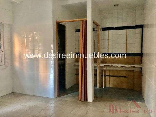 1 slaapkamer Commercieel te koop in Valencia stad - € 57.000 (Ref: 9473577)
