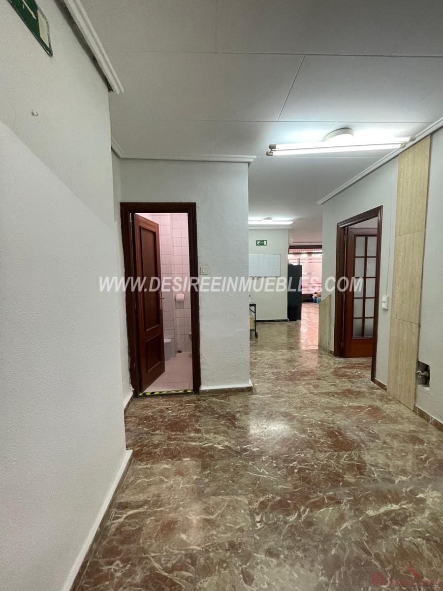 5 bedroom Office for sale in Valencia city - € 260,000 (Ref: 9488004)