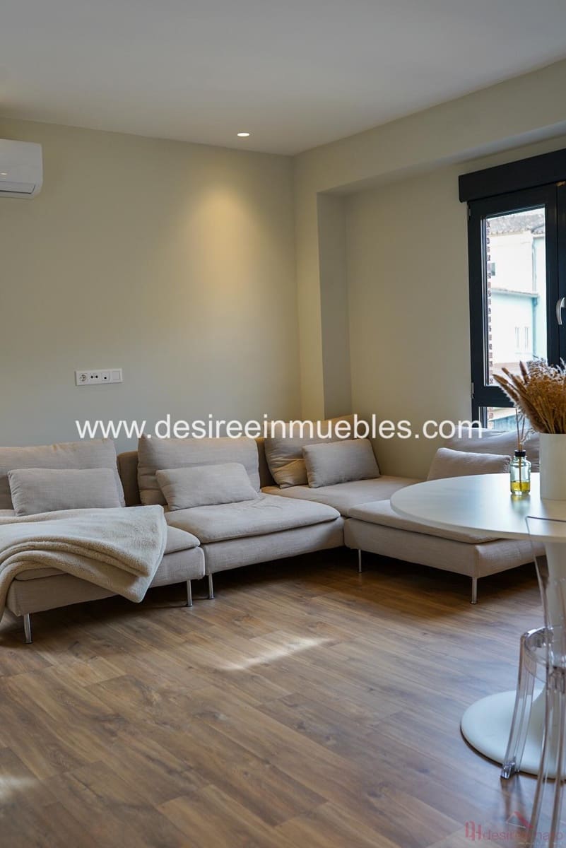 2 bedroom Penthouse for rent in Valencia city - € 2,100 (Ref: 9500904)
