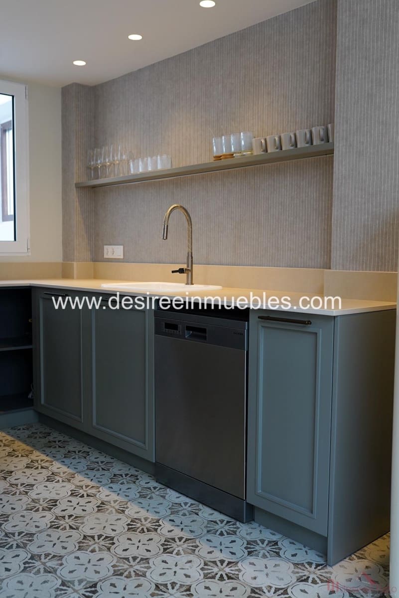 2 bedroom Penthouse for rent in Valencia city - € 2,100 (Ref: 9500904)