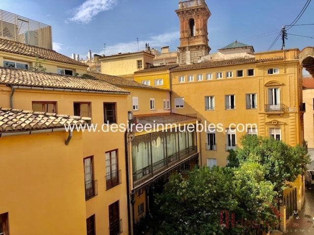 2 bedroom Penthouse for rent in Valencia city - € 2,100 (Ref: 9500904)