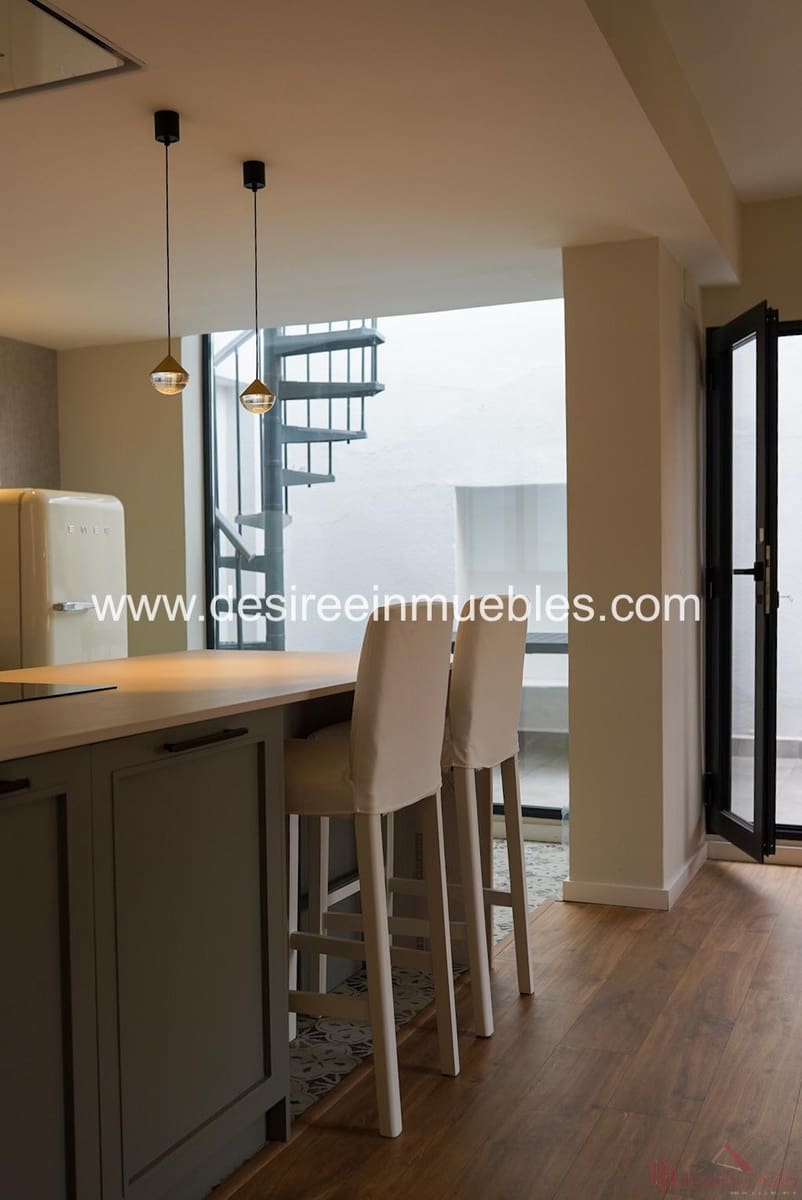 2 bedroom Penthouse for rent in Valencia city - € 2,100 (Ref: 9500904)