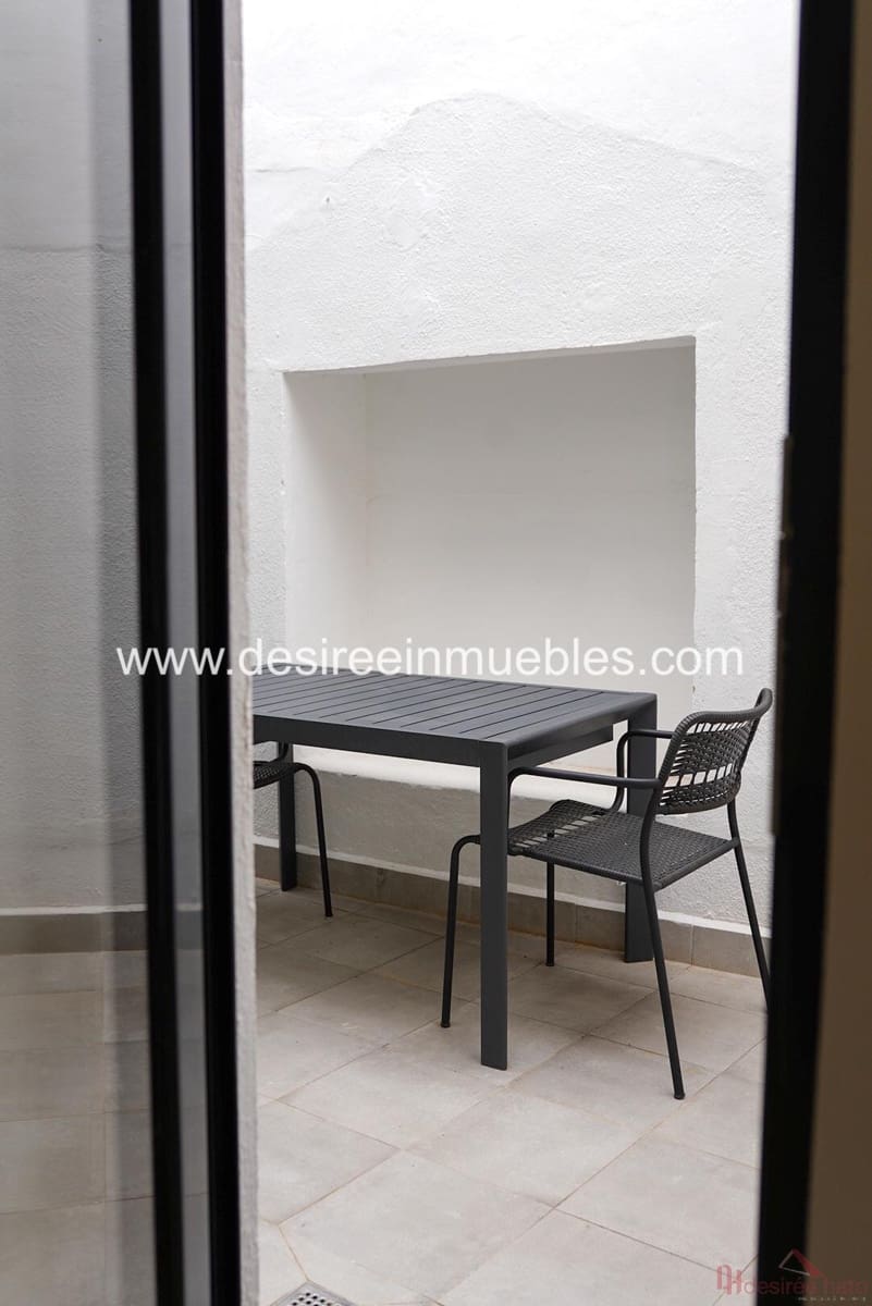 2 bedroom Penthouse for rent in Valencia city - € 2,100 (Ref: 9500904)