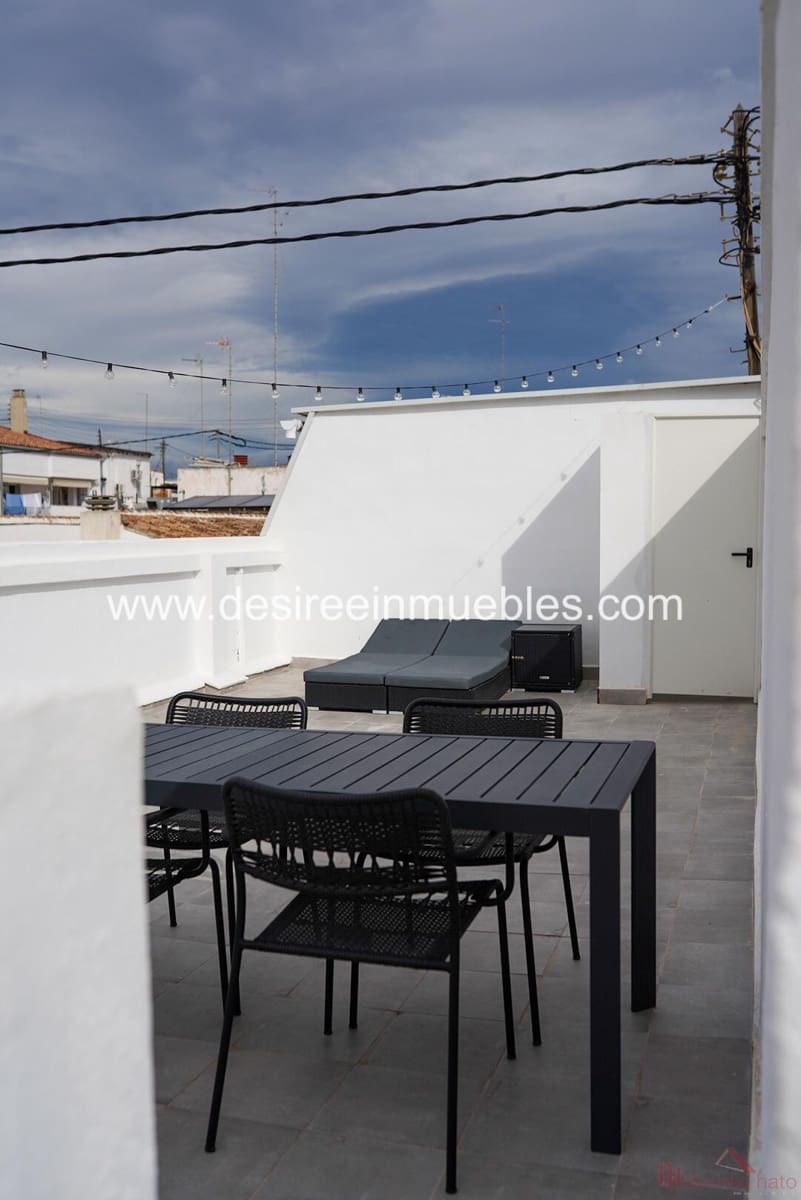2 bedroom Penthouse for rent in Valencia city - € 2,100 (Ref: 9500904)