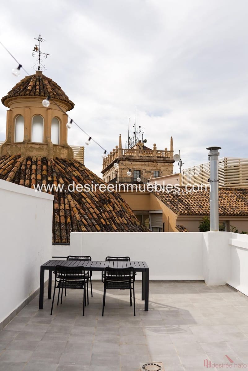 2 bedroom Penthouse for rent in Valencia city - € 2,100 (Ref: 9500904)