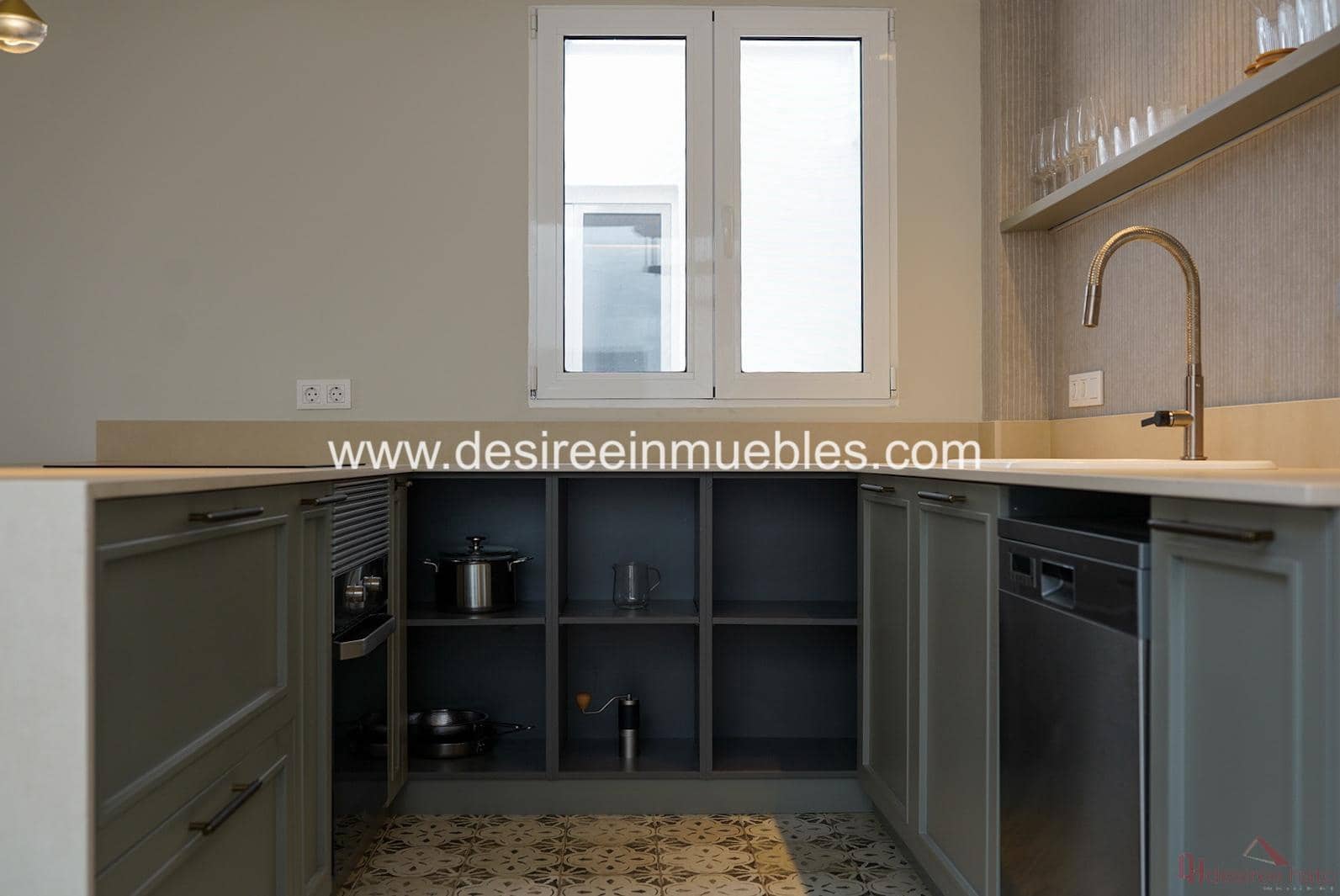 2 bedroom Penthouse for rent in Valencia city - € 2,100 (Ref: 9500904)