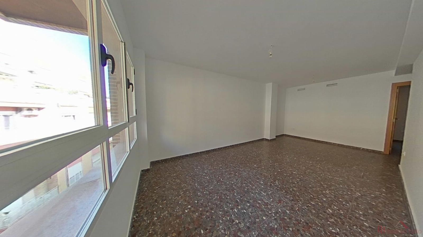 2 Zimmer Wohnung zu verkaufen in Valencia Stadt mit Garage - 233.000 € (Ref: 9518026)