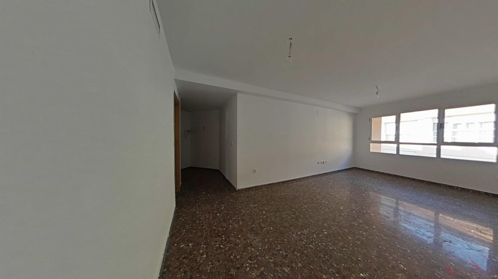 2 Zimmer Wohnung zu verkaufen in Valencia Stadt mit Garage - 233.000 € (Ref: 9518026)
