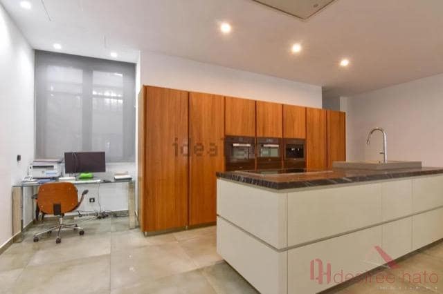 3 bedroom Flat for sale in Valencia city with garage - € 849,000 (Ref: 9610550)