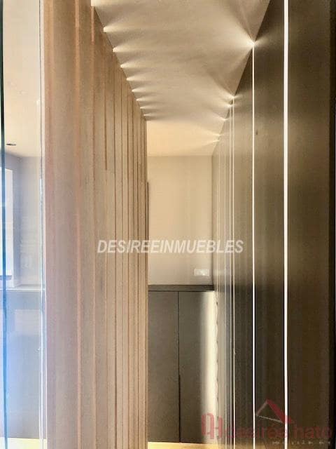 Commercieel te koop in Valencia stad - € 400.000 (Ref: 9669436)