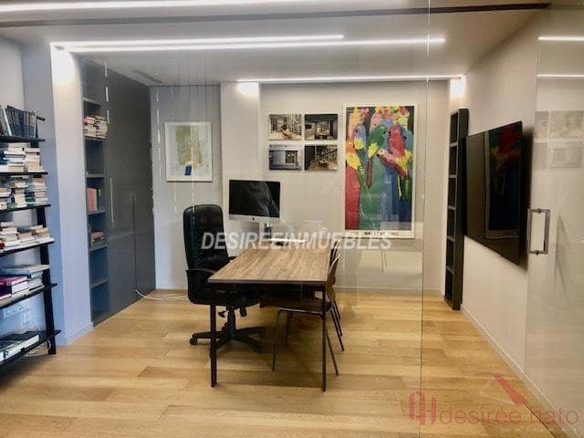 Commercieel te koop in Valencia stad - € 400.000 (Ref: 9669436)