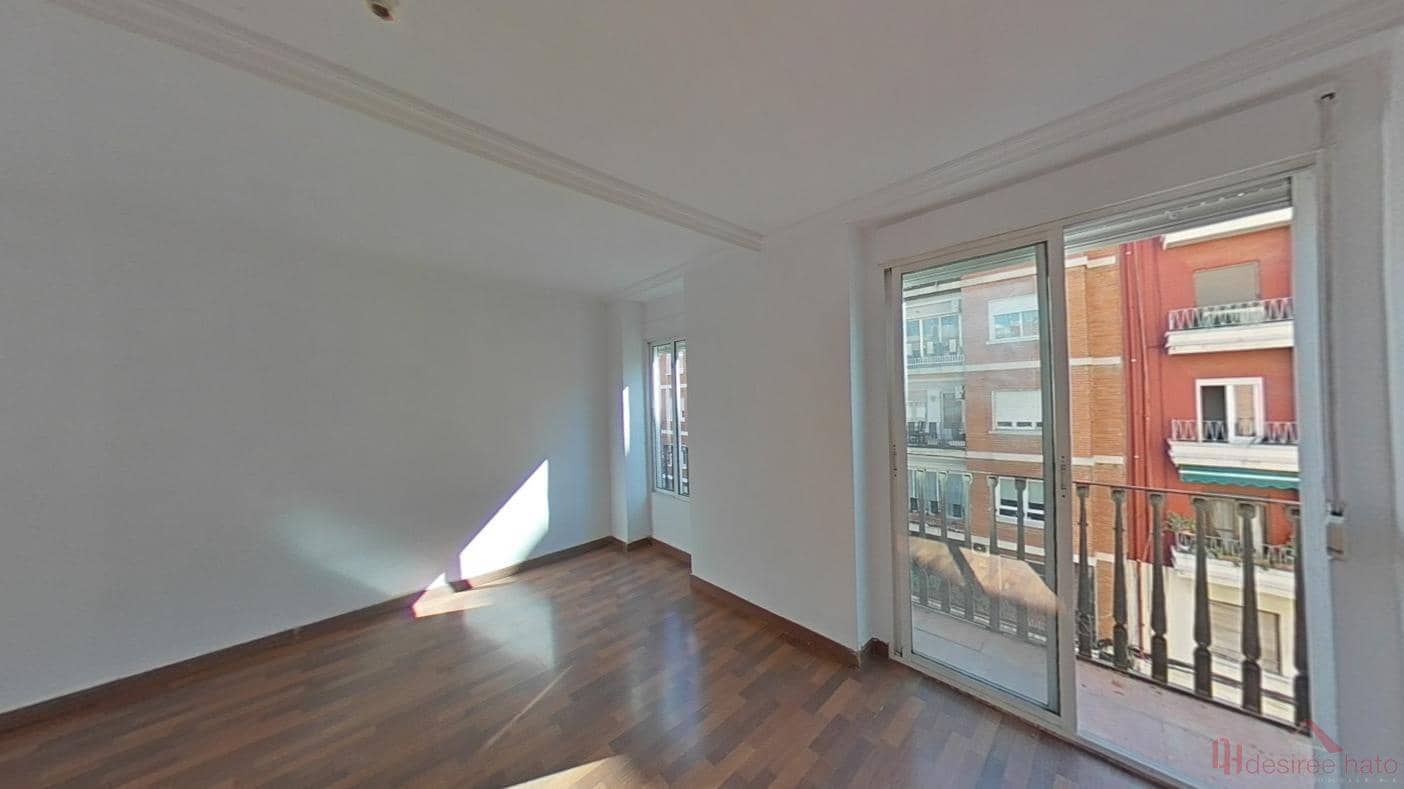 Piso de 2 habitaciones en València ciudad en venta - 219.000 € (Ref: 9726178)