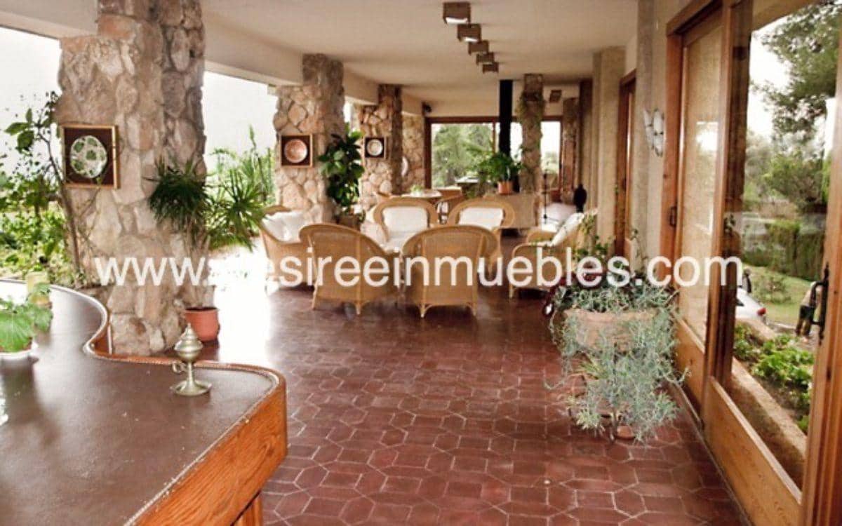 6 bedroom Villa for sale in Torrent with pool garage - € 1,700,000 (Ref: 9772477)
