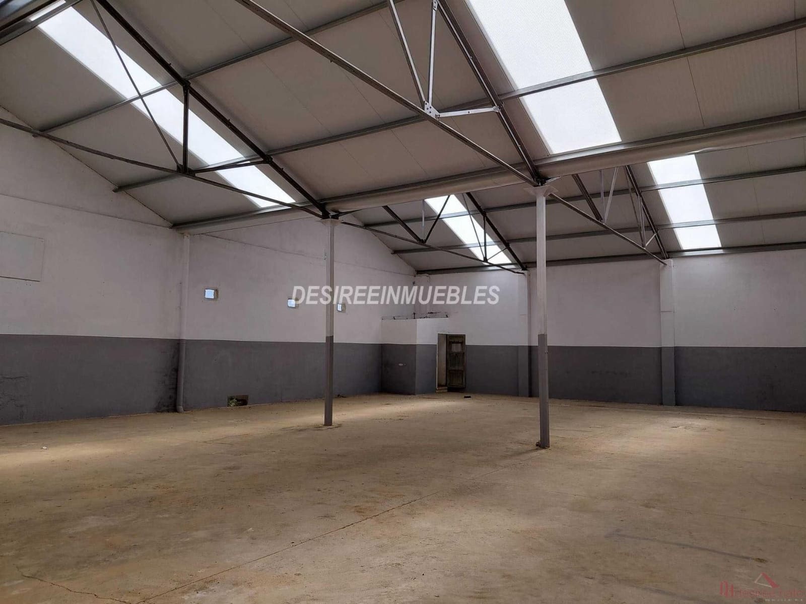 Local Commercial de 1 chambre à louer à Valence ville - 3 200 € (Ref: 9793705)