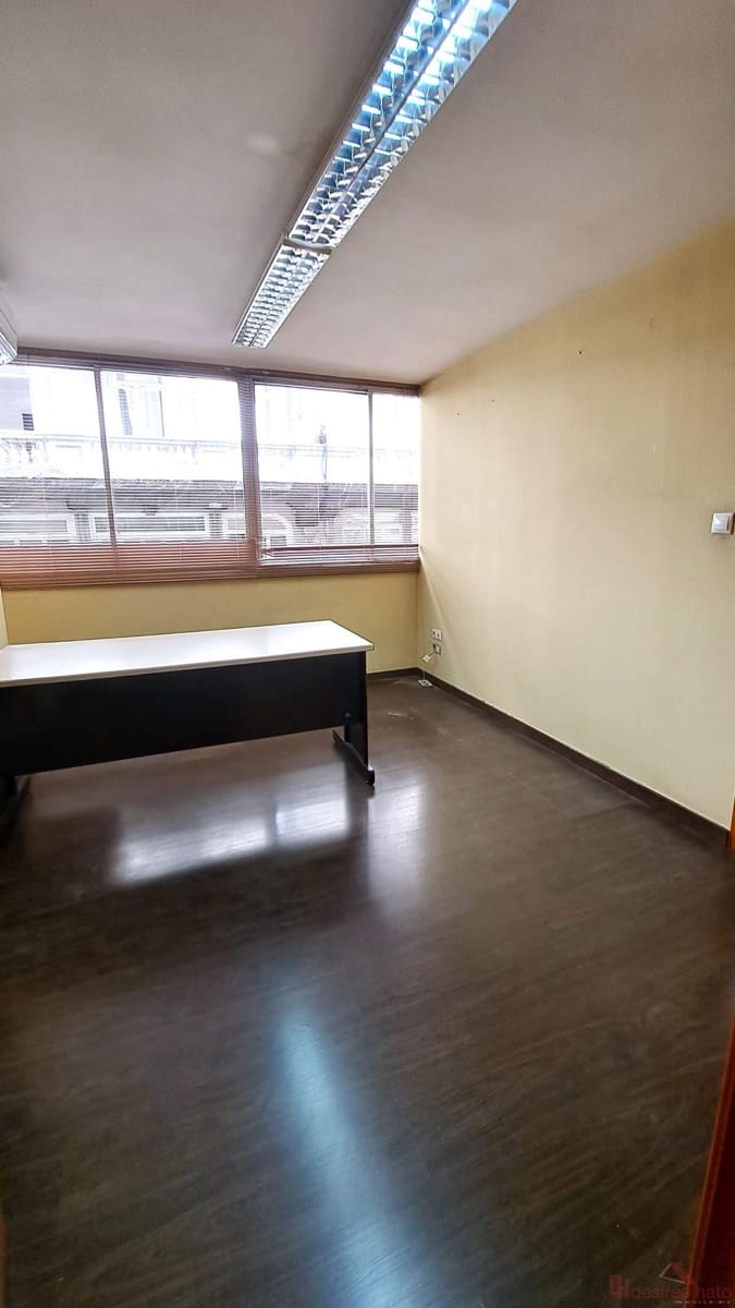 Bureau de 8 chambres à louer à Valence ville - 2 900 € (Ref: 9807285)