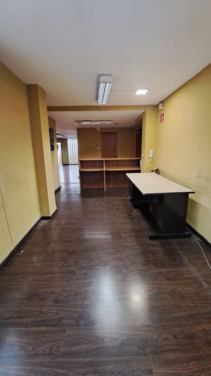 Bureau de 8 chambres à louer à Valence ville - 2 900 € (Ref: 9807285)