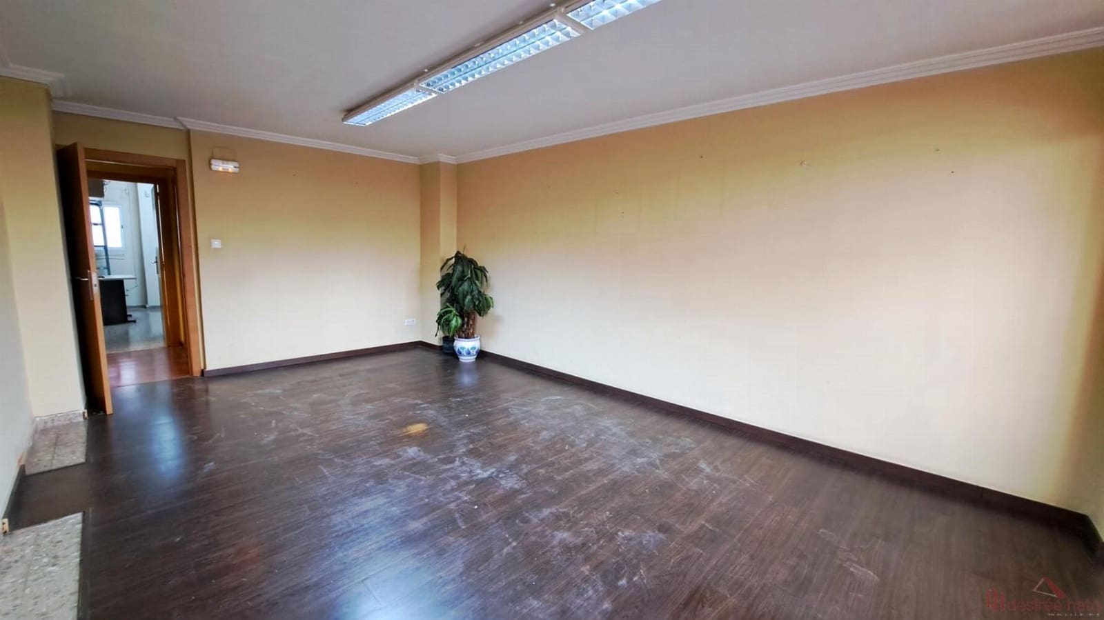 Bureau de 8 chambres à louer à Valence ville - 2 900 € (Ref: 9807285)