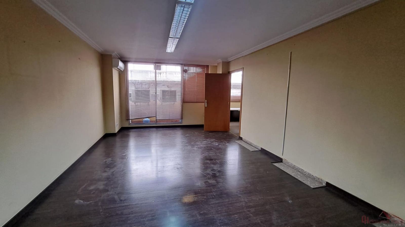 Bureau de 8 chambres à louer à Valence ville - 2 900 € (Ref: 9807285)