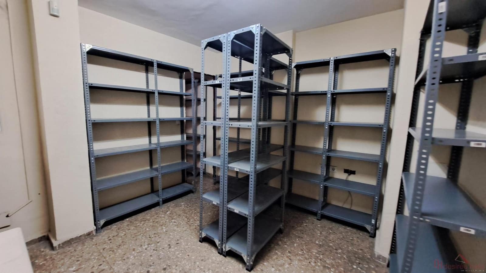 Bureau de 8 chambres à louer à Valence ville - 2 900 € (Ref: 9807285)