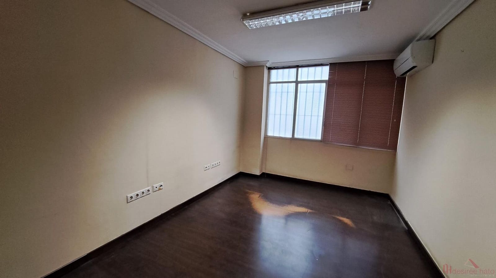 Bureau de 8 chambres à louer à Valence ville - 2 900 € (Ref: 9807285)