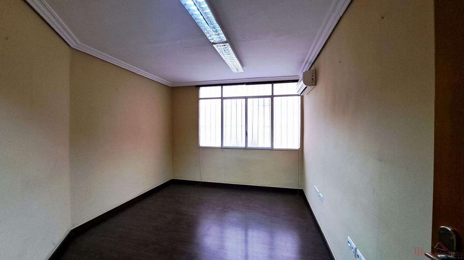 Bureau de 8 chambres à louer à Valence ville - 2 900 € (Ref: 9807285)