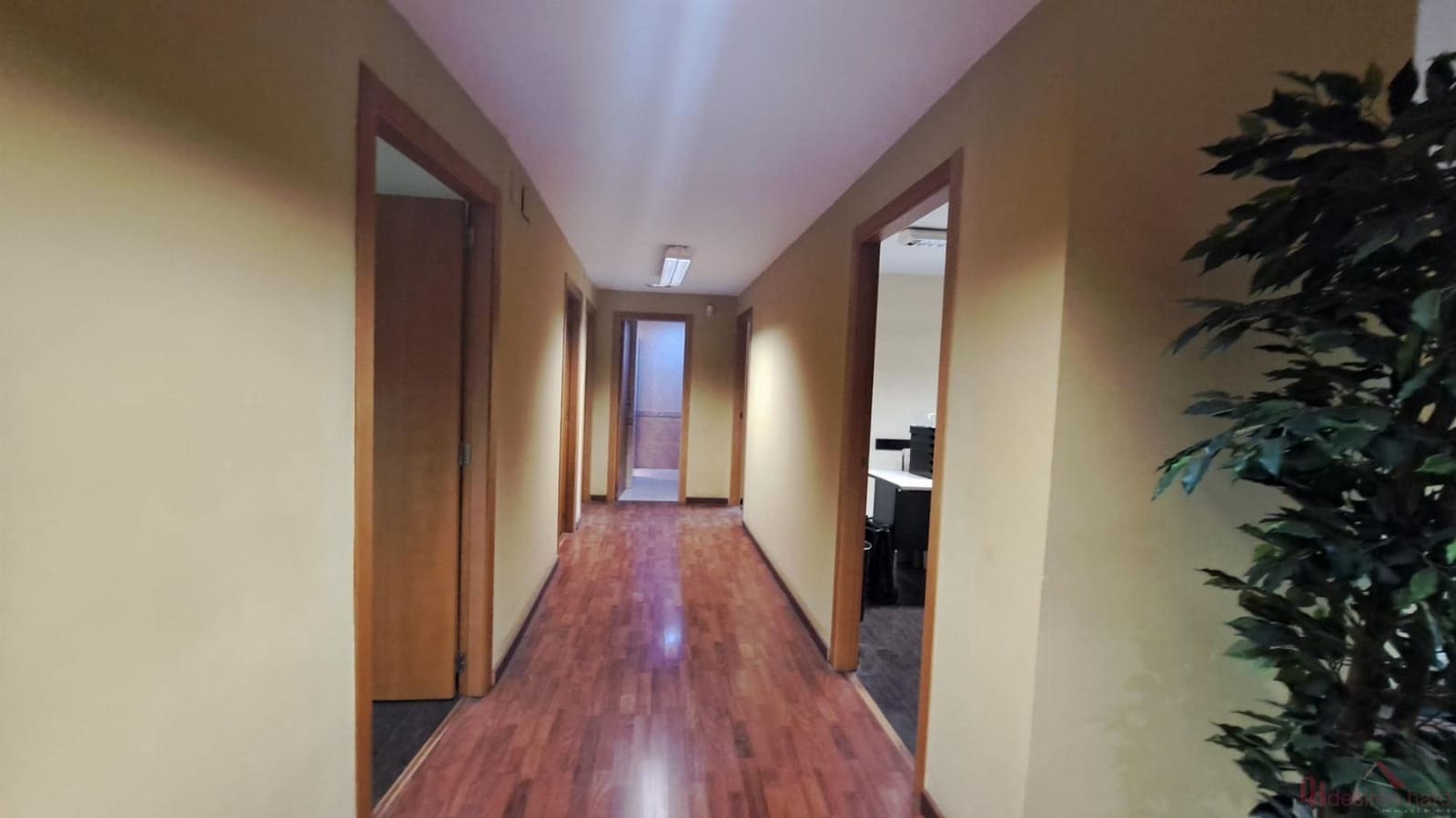 Bureau de 8 chambres à louer à Valence ville - 2 900 € (Ref: 9807285)