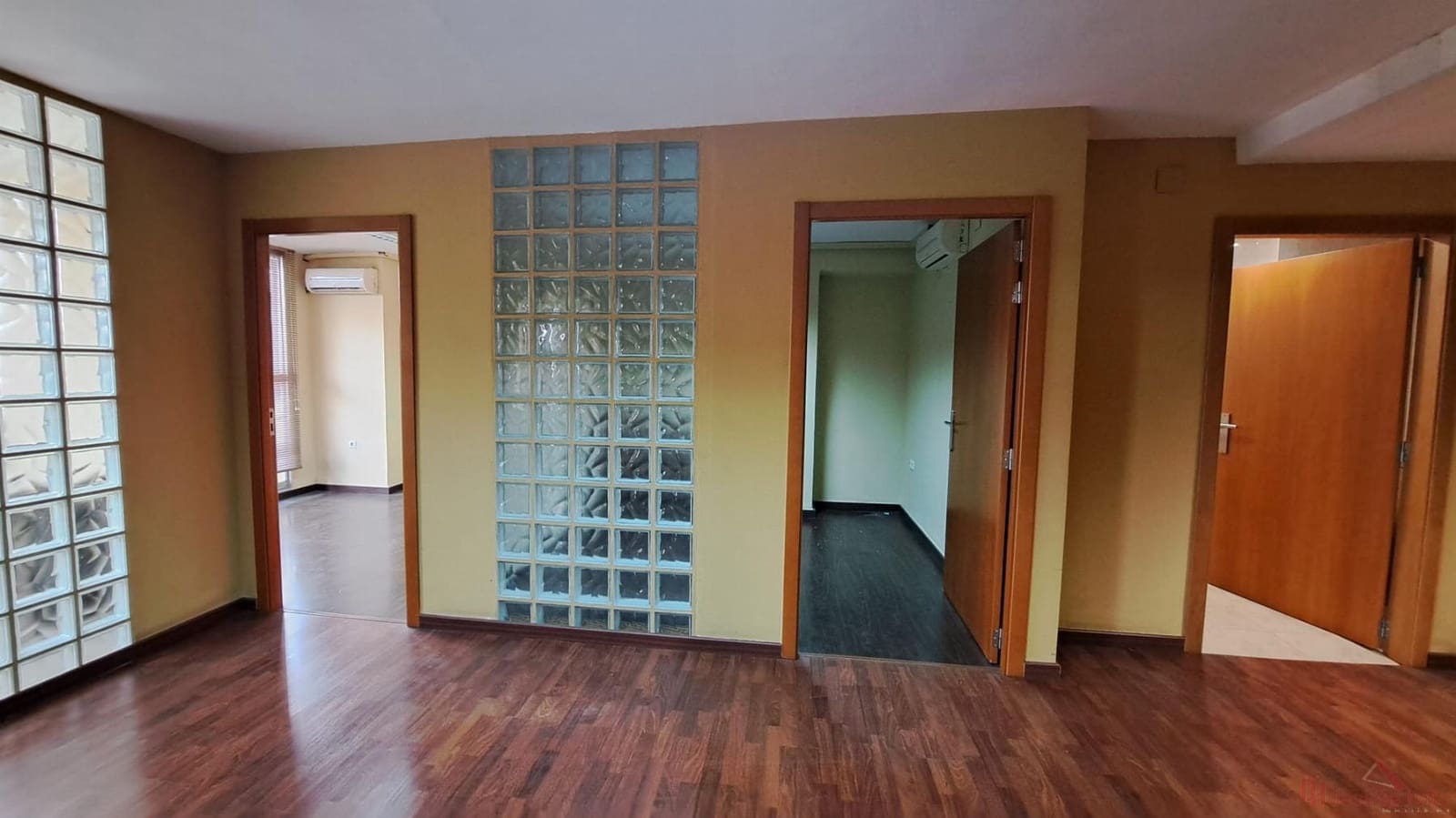 Bureau de 8 chambres à louer à Valence ville - 2 900 € (Ref: 9807285)