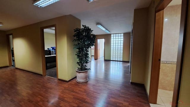 Bureau de 8 chambres à louer à Sant Francesc, Valence ville - 2 900 € (Ref: 9807285)
