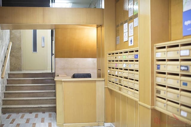 8 slaapkamer Kantoor te huur in Sant Francesc, Valencia stad - € 3.000 (Ref: 9807285)