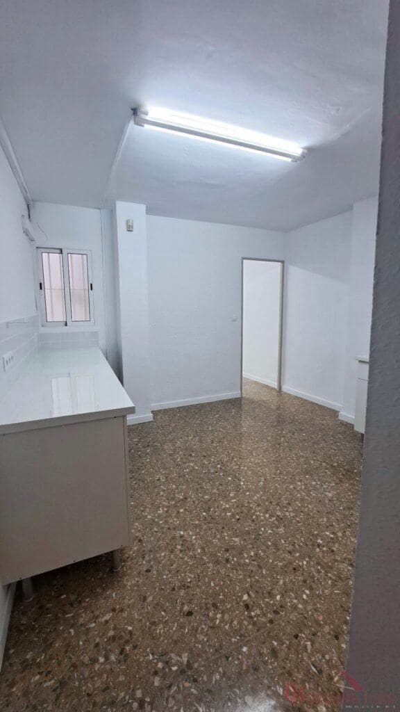 8 slaapkamer Kantoor te huur in Valencia stad - € 3.000 (Ref: 9807285)