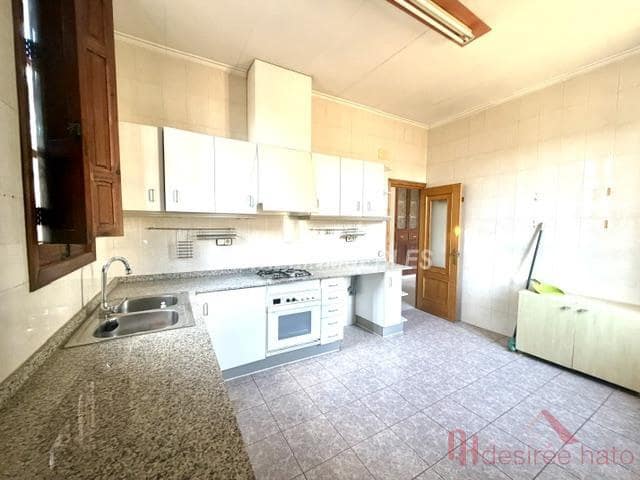 11 bedroom Townhouse for sale in Rocafort with garage - € 690,000 (Ref: 9836703)