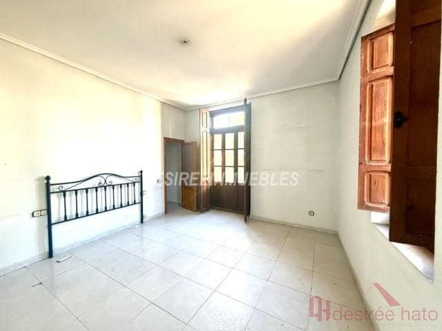 11 bedroom Townhouse for sale in Rocafort with garage - € 690,000 (Ref: 9836703)