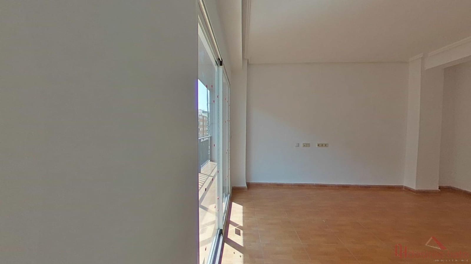 5 bedroom Flat for sale in Valencia city - € 325,000 (Ref: 9860253)