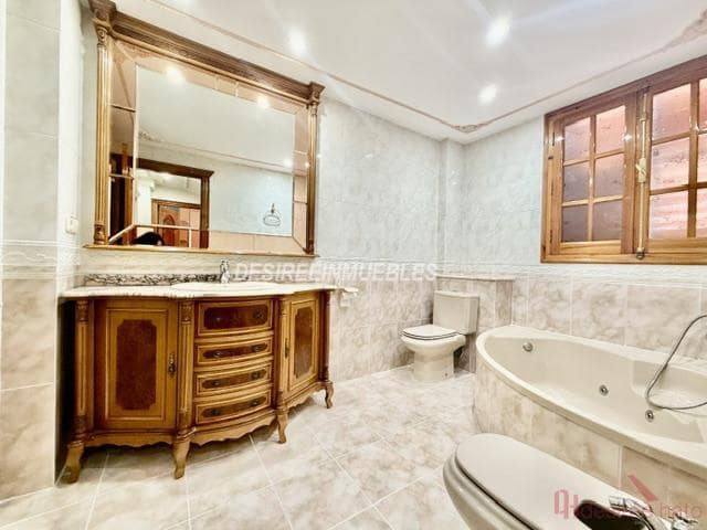 3 soverom Villa til leie i Valencia by - € 1 900 (Ref: 9883768)