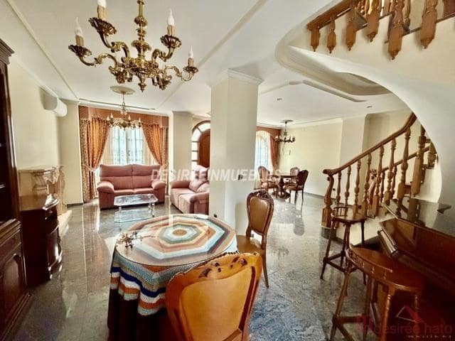 3 soverom Villa til leie i Valencia by - € 1 900 (Ref: 9883768)