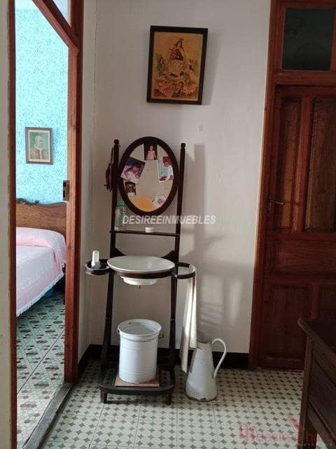 5 soverom Hus til salgs i Valencia by - € 99 000 (Ref: 9883769)