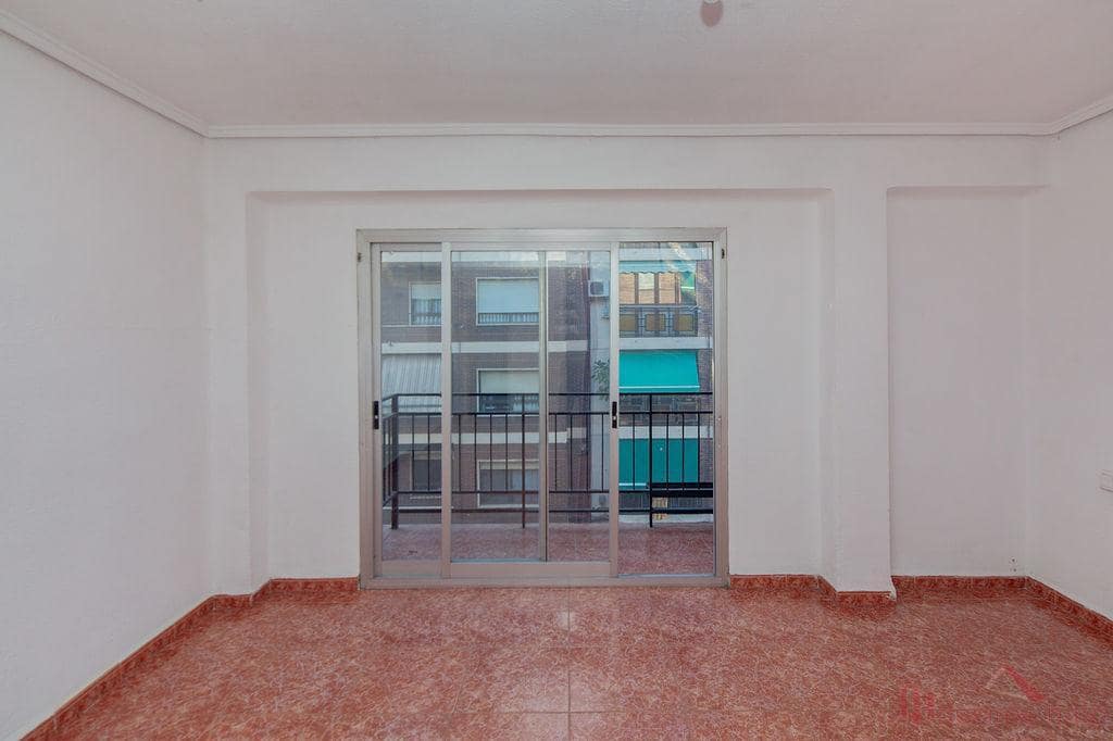 3 slaapkamer Flat te koop in Valencia stad - € 299.000 (Ref: 9902578)