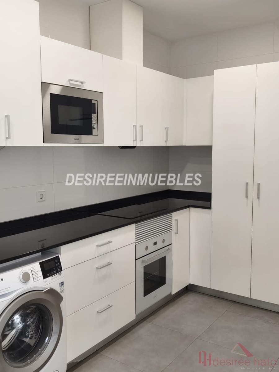 3 slaapkamer Penthouse te huur in Valencia stad met garage - € 2.200 (Ref: 9922451)