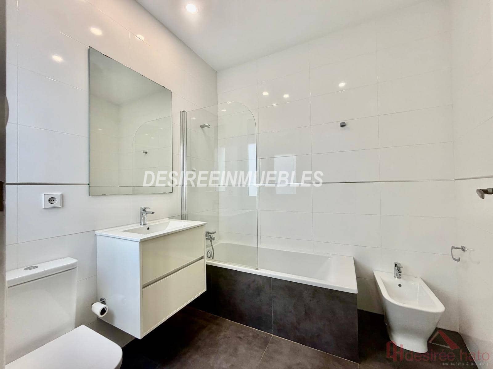 3 slaapkamer Penthouse te huur in Valencia stad met garage - € 2.200 (Ref: 9922451)