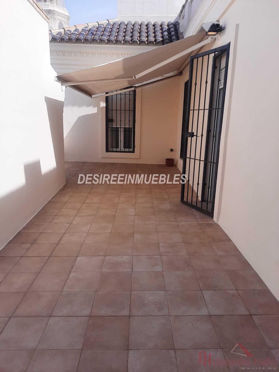 3 slaapkamer Penthouse te huur in Valencia stad met garage - € 2.200 (Ref: 9922451)
