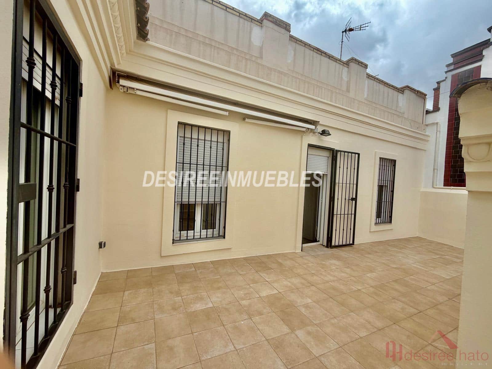 3 slaapkamer Penthouse te huur in Valencia stad met garage - € 2.200 (Ref: 9922451)