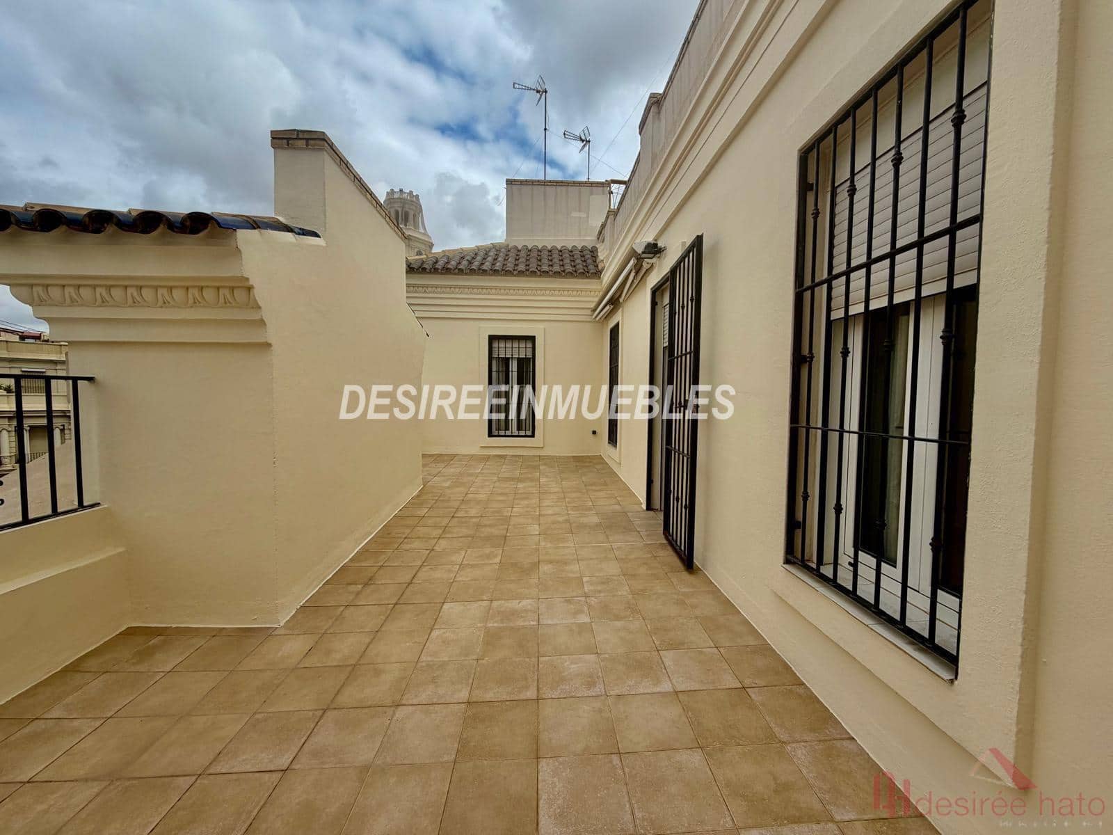 3 bedroom Penthouse for rent in Valencia city with garage - € 2,100 (Ref: 9922451)